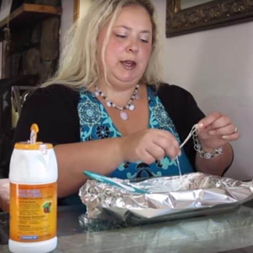 how to clean jewelry with baking soda and foil